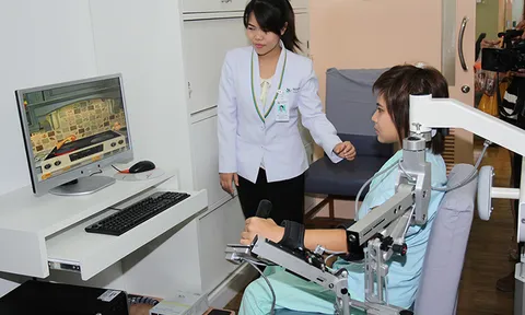 เจ๋ง เปิดตัว 'หุ่นยนต์' ฟื้นฟูอาการอัมพาตสุดอัจฉริยะ!