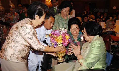 ท่านผู้หญิงพูนทรัพย์ ปฐมปูชนียาจารย์ ฉลองก้าวสู่ปีที่ 100 อายุขัย