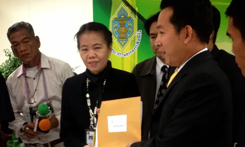 'กลุ่มกรีน'ยื่นกกต.สอบคุณสมบัติสมัครรับเลือกตั้งบ้าน'111-109' 