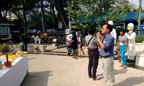 คปท.ขอพร 'เสด็จเตี่ย' ให้การต่อสู้ลุล่วง