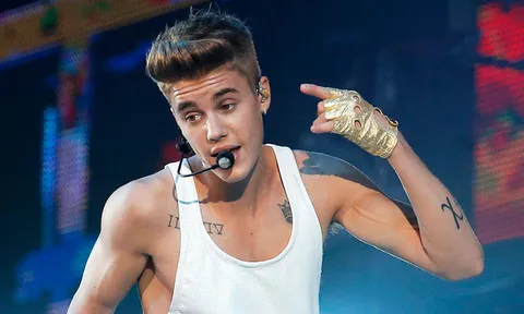 ตร.ค้นบ้านบีเบอร์คดีปาไข่ดันเจอโคเคนเพื่อน