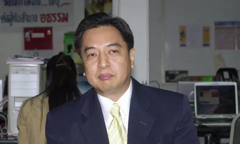 'สุรนันทน์' ยัน นายกฯไม่มีกำหนดพบ กกต.