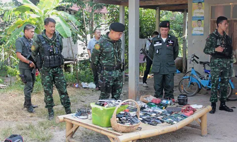 ตร.ยะลาค้นบ้านผู้ต้องสงสัย ยึดอุปกรณ์ทำระเบิด  