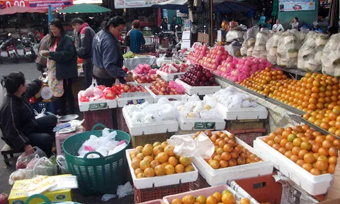 วันจ่ายตรุษจีนเมืองลับแลคึกคัก หมู-ไก่ราคาพุ่ง!