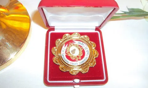 ตำรวจพบ 'เศษผ้าเปื้อนพระโลหิต' โป๊ปจอห์น ปอลที่ 2 แล้ว