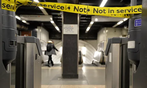 พนง.รถไฟใต้ดินลอนดอนหยุดงาน ต้านแผนปิดสนง.ขายตั๋ว