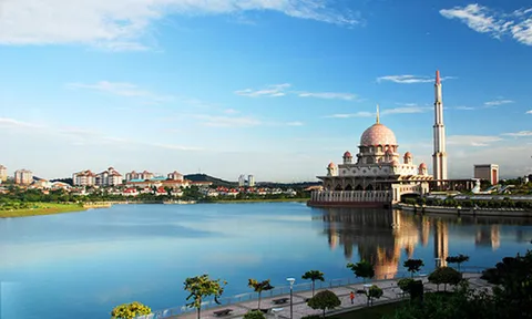 ปุตราจายา (Putrajaya) ศูนย์กลางบริหารแห่งใหม่ ของประเทศมาเลเซีย