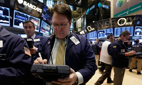 ตัวเลขจ้างงานดีขึ้น หนุนหุ้นสหรัฐปิดบวก ดาวโจนส์พุ่ง 7.71จุด