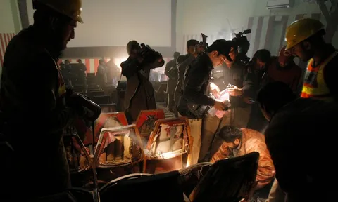 ระเบิดมือถล่มโรงหนังปากีสถาน ดับ 13 ศพ