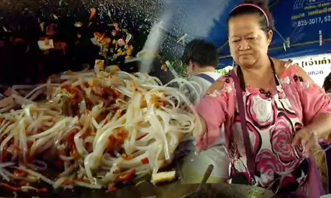 'ผัดไทย' เงินแสน!...1 ปีมีครั้งเดียว (ชมคลิป)