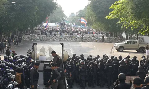 ประมวลภาพปฏิบัติการคืนความสงบสุขสู่กรุงเทพฯ พื้นที่รอบทำเนียบฯ