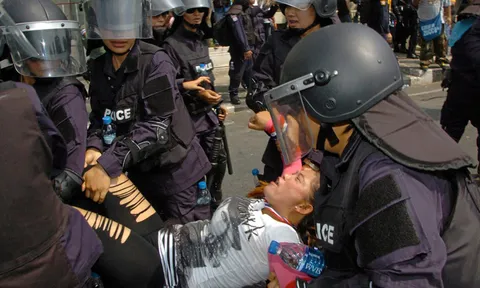 หิ้วม็อบ 