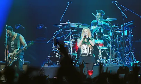 "เอวริล"พั้งค์ร็อกสุดมันส์