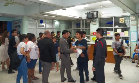 สังสรรค์ศิษย์เก่าร.ร.ปทุมวิไล แทงกันตาย 1 เจ็บ 4