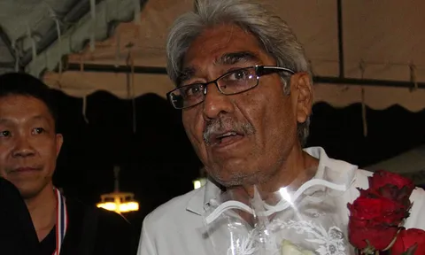 'สาธิต'เดินเท้าไปวังไกลกังวลยื่นถวายฏีกา