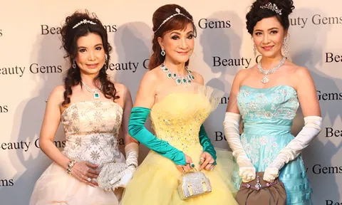 เก็บตกแฟชั่น! 'เซเลบนางฟ้า' อลังการ 50 ปี 'บิวตี้เจมส์'