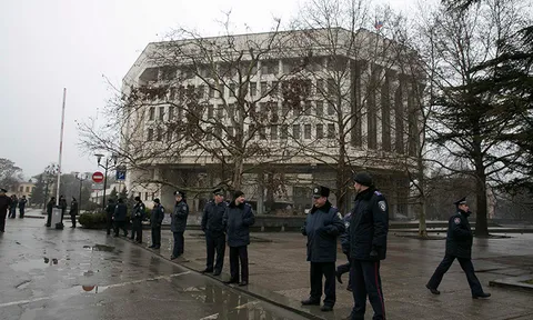 ยูเครนเดือดอีก มือปืนยึดอาคารรบ.ใน'ไครเมีย'