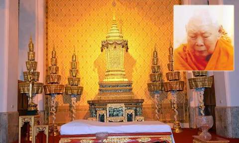 คณะสงฆ์ไทยกว่า 2 หมื่นรูปร่วมขบวนเชิญโกศศพ 'สมเด็จเกี่ยว'