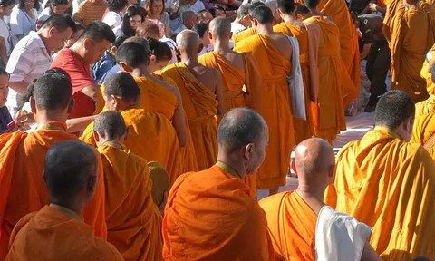 ประกาศใช้กฎห้าม 'พระ-เณร' ขับรถแล้ว