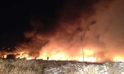 เพลิงโหมบ่อขยะนานกว่า 9 ชม. ยังไม่มีทีท่าสงบ 