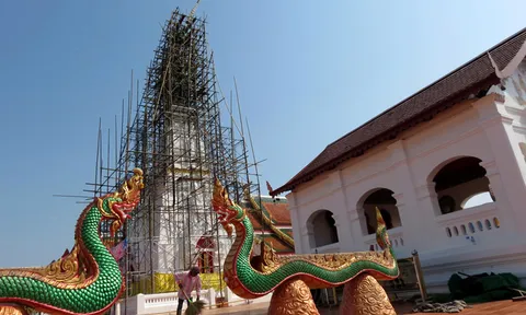 พายุกระหน่ำสกลนคร พัดยอดพระธาตุเชิงชุมหัก 