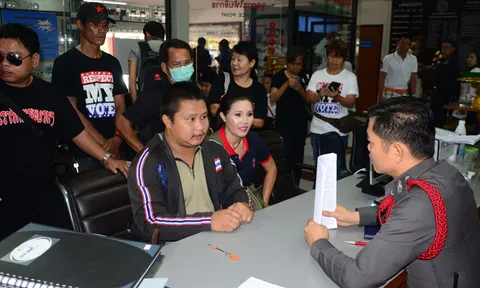 แดงเชียงใหม่ แจ้งกล่าวโทษ9ตุลาการศาลรธน.