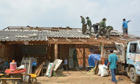 มทบ.32 นำทหารเขาช่วยหลือ ปชช.ประสบภัยพายุฤดูร้อน