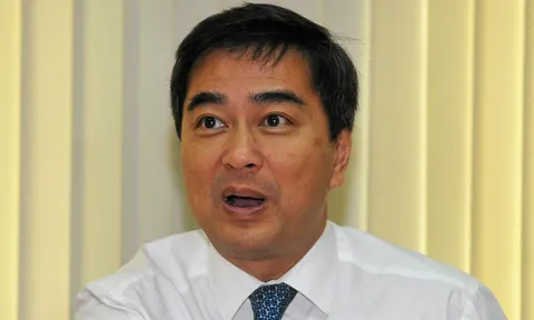 เพื่อไทย ยุ ปชป.ปลดแอก'มาร์ค'ลงสนามเลือกตั้ง