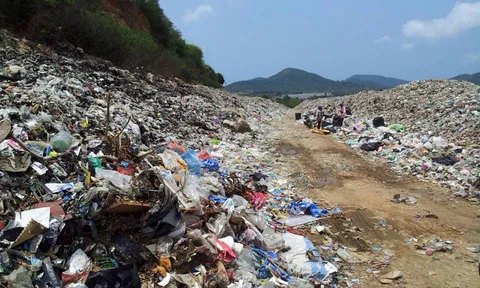 'สัตหีบ'หวั่นซ้ำรอย'บางปู' จัดงบ 10 ล้าน ขนย้ายขยะออกนอกพื้นที่