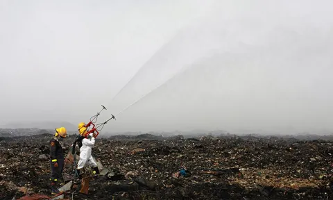 ผู้ว่าฯกทม. ห่วงสุขภาพผู้ปฏิบัติงาน เหตุเพลิงไหม้'บ่อขยะแพรกษา' 