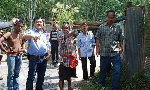 หนุ่มรำคาญหมาเห่า คว้ามีดบุกบ้าน เจอพ่อเฒ่ายิงสวนสาหัส