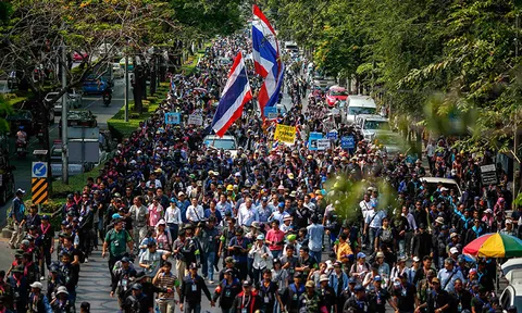 กปปส.เตรียมเดินอีกวัน มวลชนสวนลุมฯ​ คึกคัก 