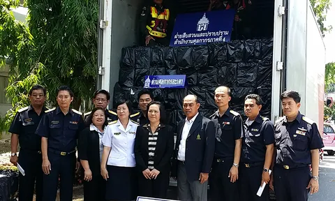 ศุลกากรสกัดจับรถไปรษณีย์ ลอบขนเหล้า-ไวน์ยี่ห้อดังเพียบ