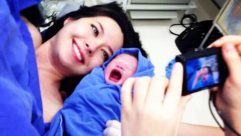 พิธีกรช่อง 5 'ลิซ่า' คลอดลูกสาว ตั้งชื่อ 'น้องอลิซ'