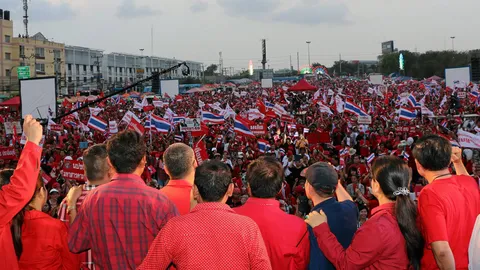 นปช.ชี้เลือกถนนอักษะเพราะห่าง กปปส.