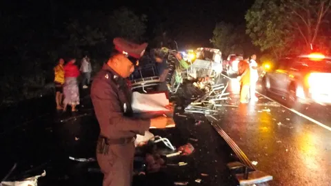 รถกลองยาวฝ่าพายุฝน ชนรถพ่วงตาย 6 เจ็บ 20