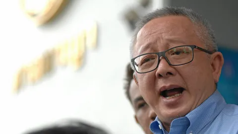 สนธิ ซัด ผบ.ทบ.ยืนข้างทักษิณ ชี้ การเมืองถึงทางตัน 