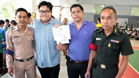 'โดม เดอะสตาร์ 8' ผ่อนผันทหาร ติดเรียน มธ.