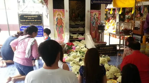 ประชาชนแห่! สักการะพระธาตุดอยคำ'เชียงใหม่'เสริมสิริมงคล