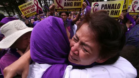 ศาลสูงสุดปินส์ตัดสิน กฎหมายคุมกำเนิดไม่ขัดรัฐธรรมนูญ