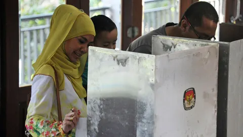 ชาวอิเหนาคึกคักหย่อนบัตรเลือกตั้งสมาชิกสภา!!