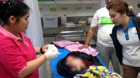 สลด! ยัดทารกใส่ถุงดำ ทิ้งริมถนน จ.ภูเก็ต