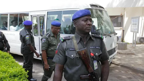 ไนจีเรียระดมพลล่า 'โบโก ฮารัม' หลังลักพาตัวนร.หญิงนับร้อยคน