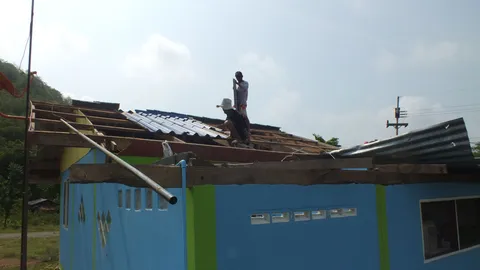 พายุถล่ม 'นครสวรรค์' บ้านเรือนเสียหายนับร้อย