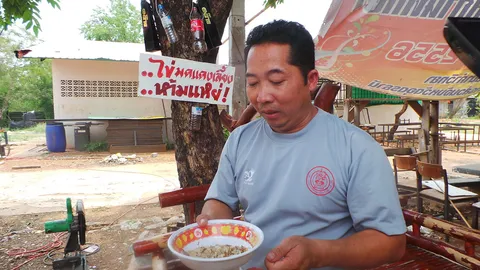 ครูอุดรฯ ไอเดียเด็ดสร้าง ‘คอนโดมดแดง’ เก็บไข่กิน 