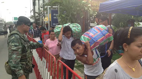 พม่าแห่กลับรถไม่พอขนคน-ตกค้างที่แม่สอด