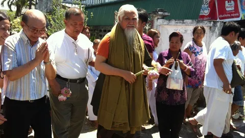 'ยันตระ' เคลื่อนไหว รุดเยี่ยมพระอาจารย์ที่ภูเก็ต