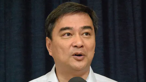 'มาร์ค'ลุยกู้วิกฤติ เมิน'สุเทพ'จวก