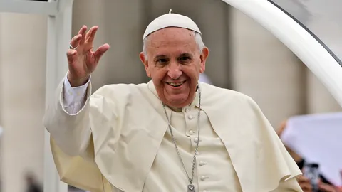 'โป๊ปฟรานซิส' ทำพิธีแต่งตั้งอดีตสันตะปาปา 2 องค์เป็น 'นักบุญ'