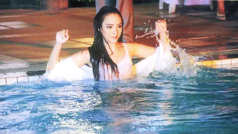 'เปรี้ยว'โชว์เนื้อหนังมังสาว เสื้อเปียกน้ำซีทรูแนบเนื้อ